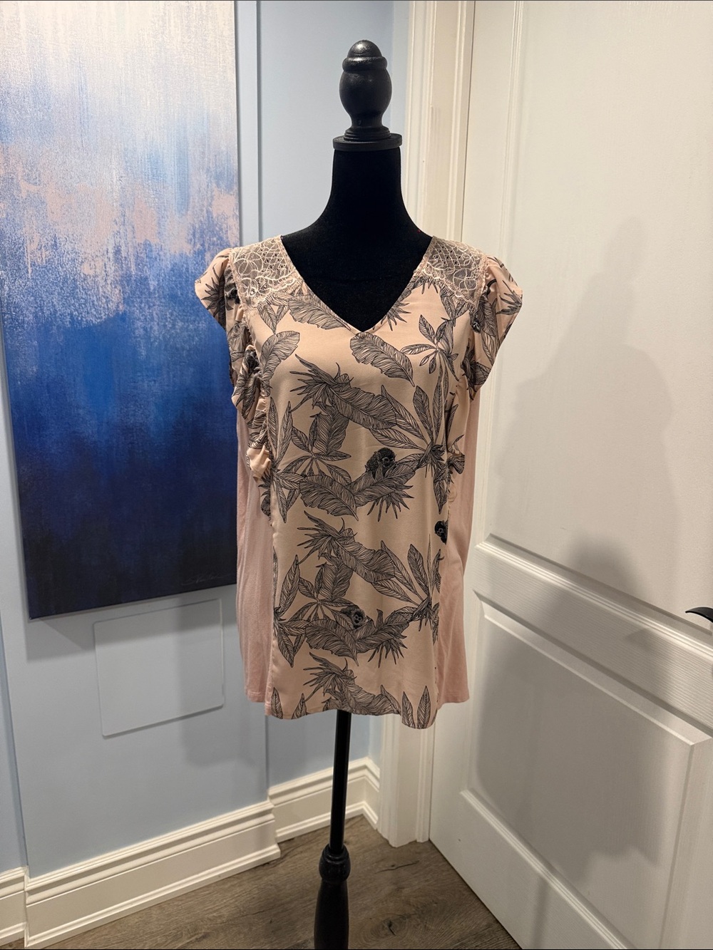 Buy 2 for 20$ ✌🏻RW&CO. Blush Pink Botanical V-Neck Blouse